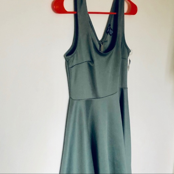 BRAND NEW Olive Green Party Dress 🎉 - Picture 2 of 5